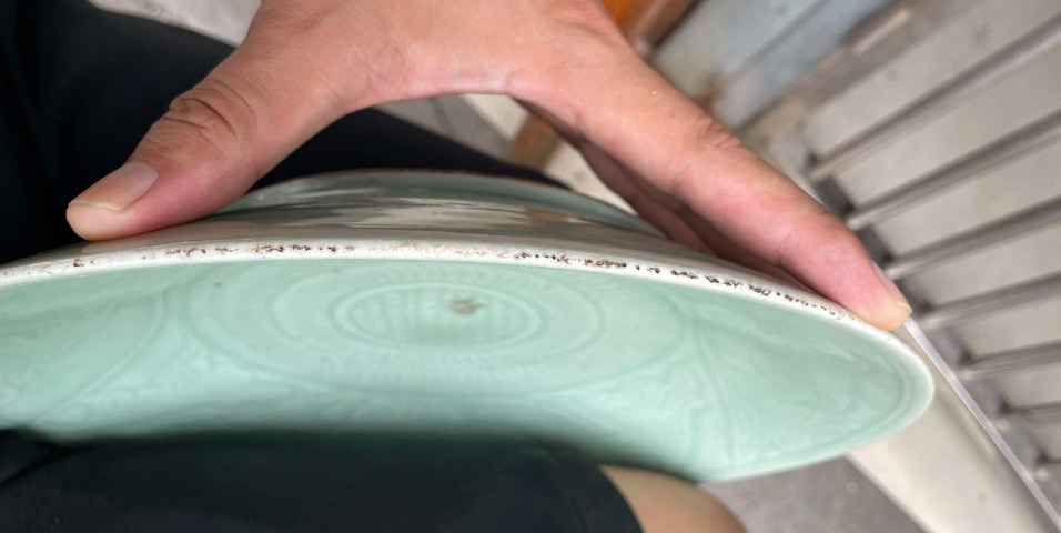 古玩陶瓷豆青釉盤真品鑒賞圖