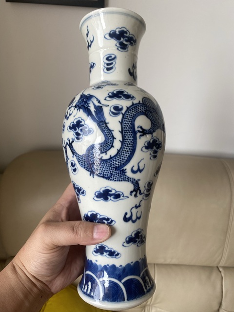 古玩陶瓷晚清青花龍紋瓶真品鑒賞圖