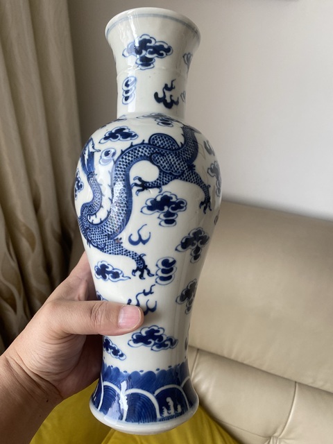 古玩陶瓷晚清青花龍紋瓶真品鑒賞圖