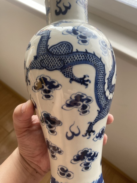 古玩陶瓷晚清青花龍紋瓶真品鑒賞圖