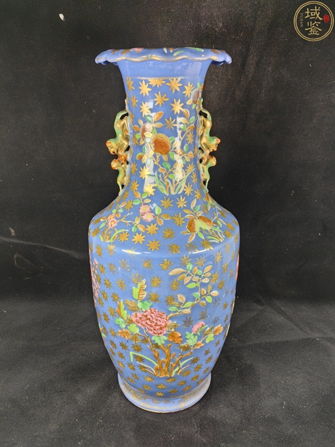 古玩陶瓷晚清藍釉廣彩花卉獅耳瓶真品鑒賞圖