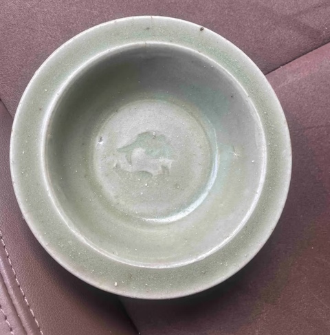 古玩陶瓷龍泉窯青釉印花雙魚(yú)紋折沿洗真品鑒賞圖