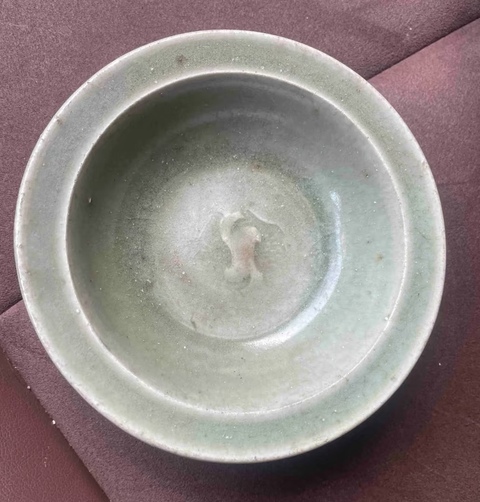 古玩陶瓷龍泉窯青釉印花雙魚(yú)紋折沿洗真品鑒賞圖