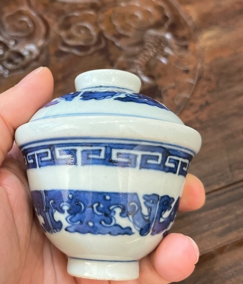 古玩陶瓷青花夔龍紋蓋碗，疑似復窯真品鑒賞圖