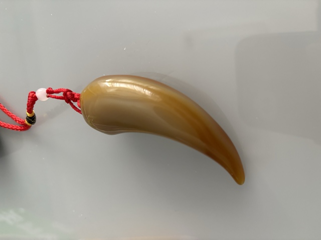 古玩玉器瑪瑙雕“牙形掛墜”真品鑒賞圖
