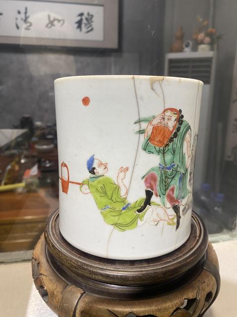 古玩陶瓷人物紋粉彩筆筒真品鑒賞圖