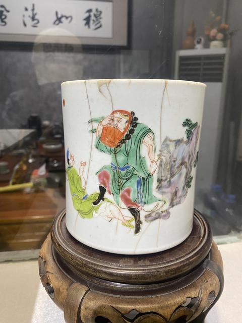 古玩陶瓷人物紋粉彩筆筒真品鑒賞圖