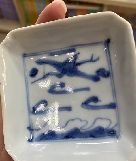 古玩陶瓷晚明青花倭角碟真品鑒賞圖