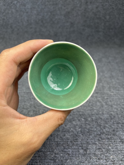 古玩陶瓷黃地粉彩花卉紋鈴鐺杯真品鑒賞圖