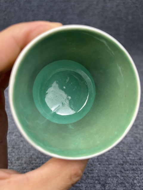 古玩陶瓷黃地粉彩花卉紋鈴鐺杯真品鑒賞圖
