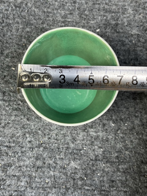 古玩陶瓷黃地粉彩花卉紋鈴鐺杯真品鑒賞圖