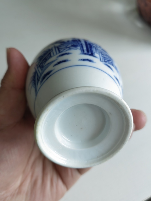 古玩陶瓷花卉紋青花瓶真品鑒賞圖