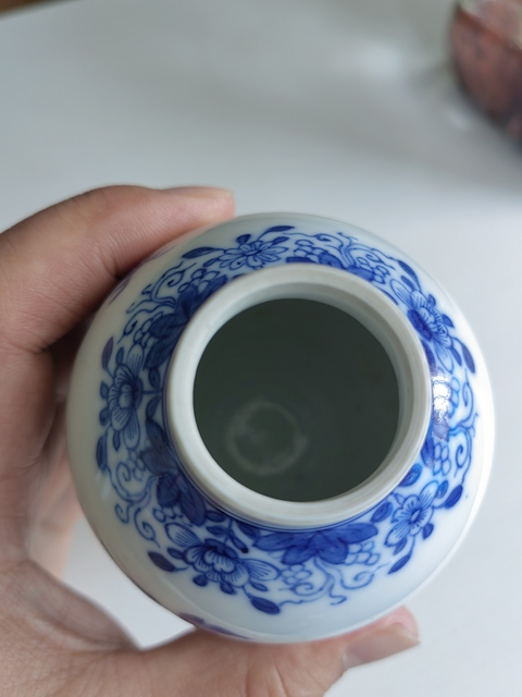古玩陶瓷花卉紋青花瓶真品鑒賞圖