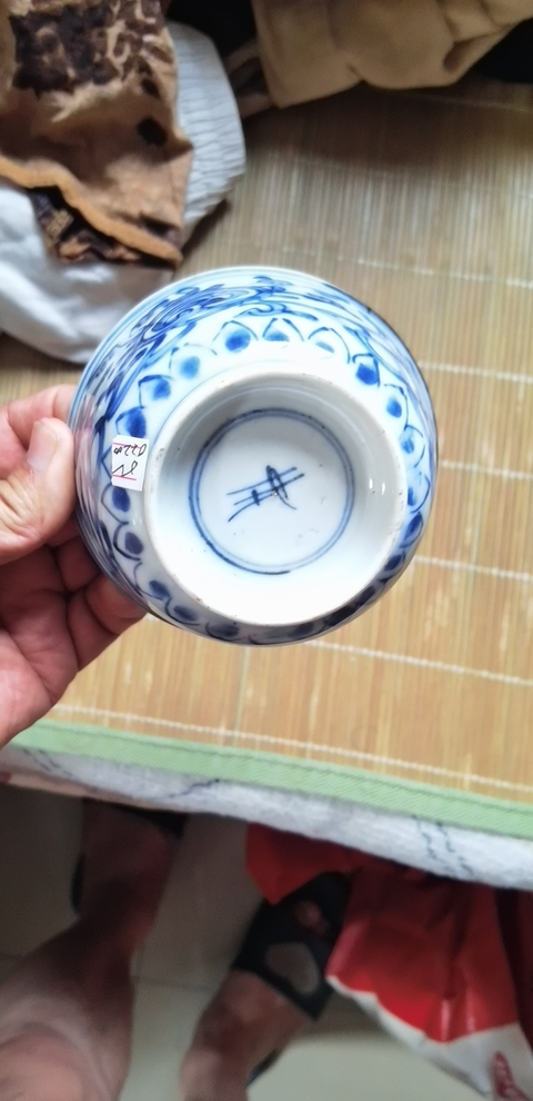 古玩陶瓷花卉紋青花碗真品鑒賞圖