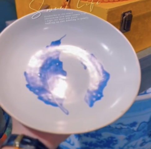 古玩陶瓷蕉葉詩文青花盤真品鑒賞圖
