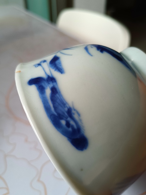 古玩陶瓷清中期青花杯真品鑒賞圖