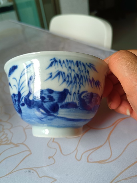 古玩陶瓷清中期青花杯真品鑒賞圖