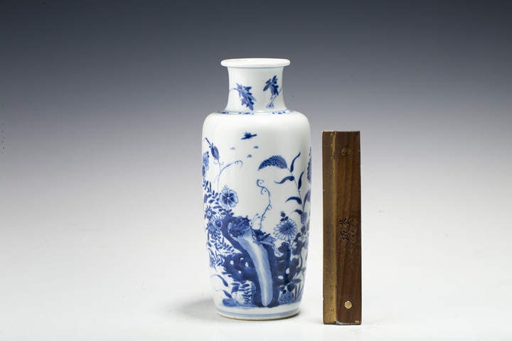古玩陶瓷清康熙·青花秋蟲雅趣圖小棒槌瓶拍賣,當(dāng)前價格18290元