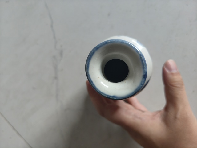 古玩陶瓷青花荷紋瓶真品鑒賞圖