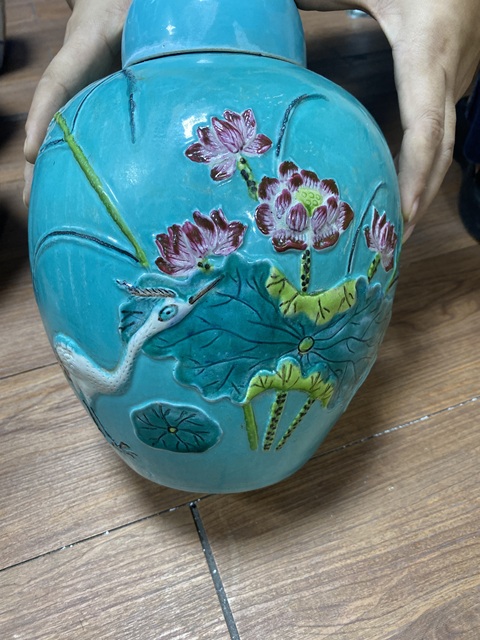 古玩陶瓷一路連科綠松石釉地粉彩罐真品鑒賞圖