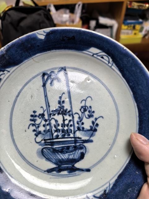 古玩陶瓷青花提籃花卉紋盤真品鑒賞圖