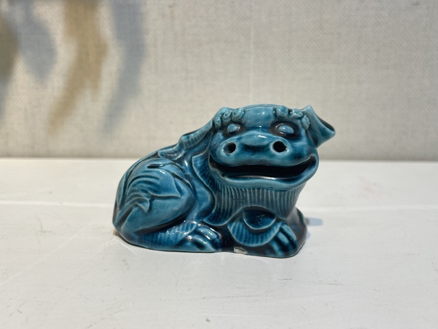 古玩陶瓷孔雀藍釉瑞獸塑像真品鑒賞圖