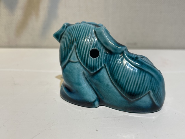 古玩陶瓷孔雀藍釉瑞獸塑像真品鑒賞圖