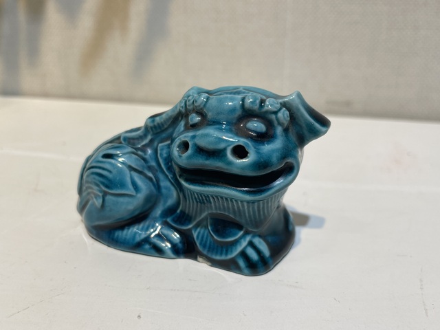 古玩陶瓷孔雀藍釉瑞獸塑像真品鑒賞圖