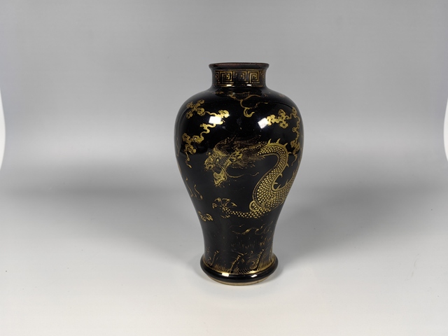 古玩陶瓷清晚烏金釉描金龍趕珠紋梅瓶真品鑒賞圖