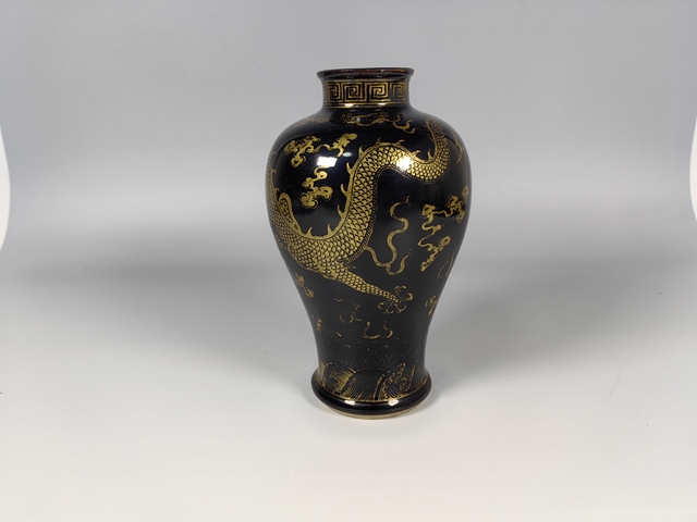 古玩陶瓷清晚烏金釉描金龍趕珠紋梅瓶真品鑒賞圖