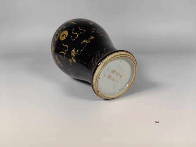 古玩陶瓷清晚烏金釉描金龍趕珠紋梅瓶真品鑒賞圖