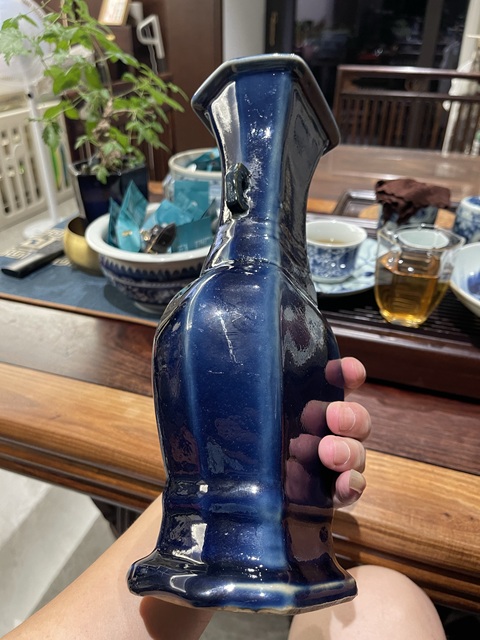 古玩陶瓷霽藍釉六方瓶真品鑒賞圖