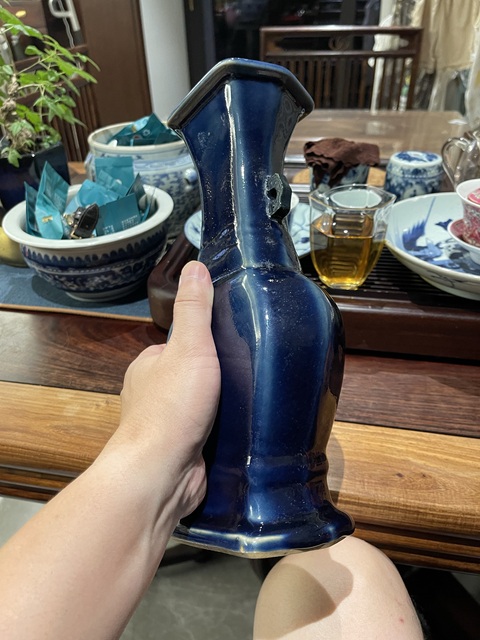 古玩陶瓷霽藍釉六方瓶真品鑒賞圖