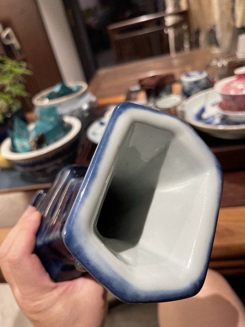 古玩陶瓷霽藍釉六方瓶真品鑒賞圖