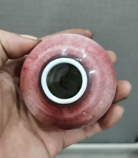古玩陶瓷紅釉水呈真品鑒賞圖
