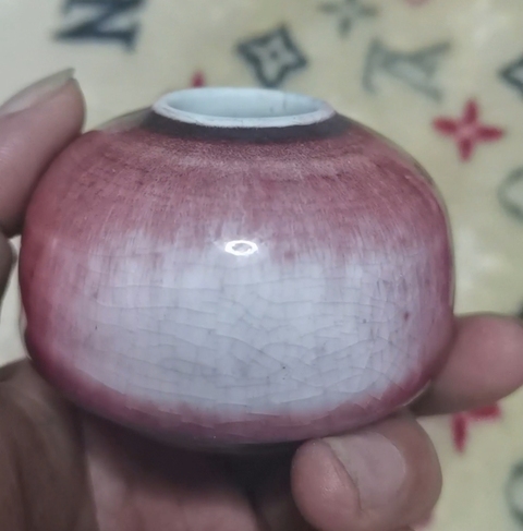 古玩陶瓷紅釉水呈真品鑒賞圖