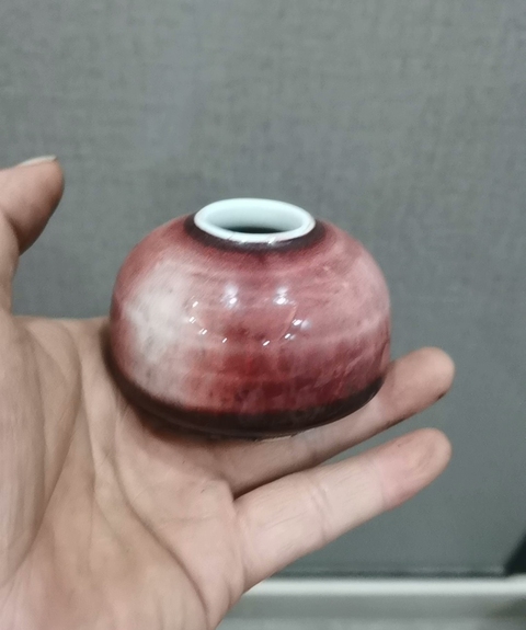 古玩陶瓷紅釉水呈真品鑒賞圖
