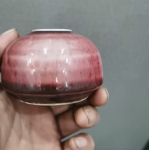 古玩陶瓷紅釉水呈真品鑒賞圖