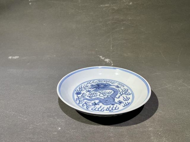 古玩陶瓷光緒官窯火焰龍紋青花盤真品鑒賞圖