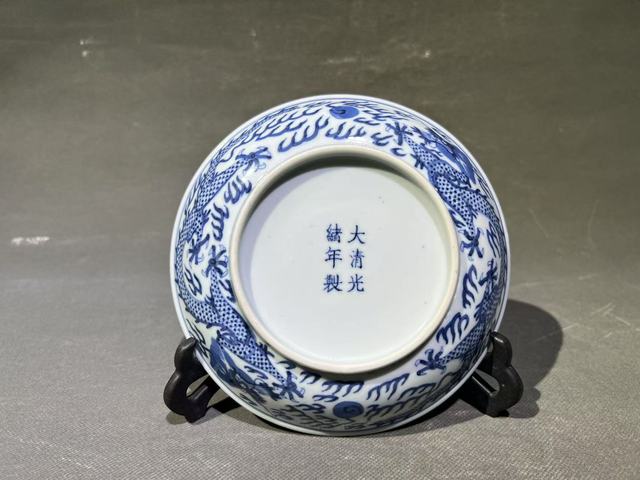古玩陶瓷光緒官窯火焰龍紋青花盤真品鑒賞圖