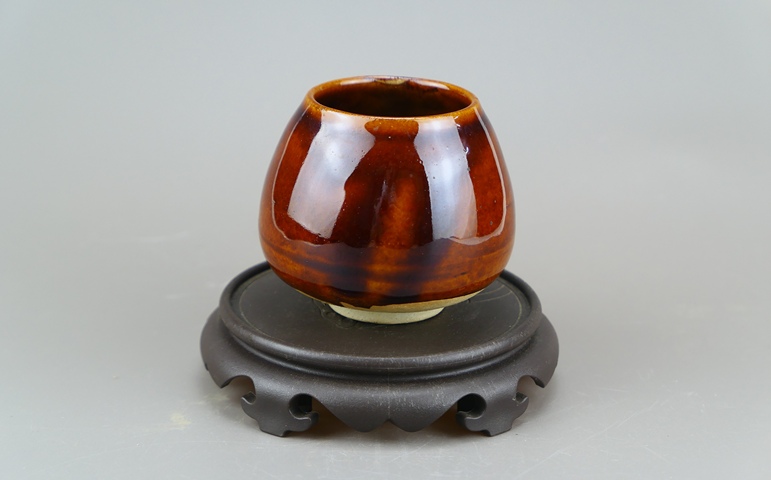古玩陶瓷精品:清末民初定窯系紫金釉雞心罐(文房雅器)拍賣,當前價格66元