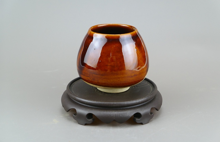 古玩陶瓷精品:清末民初定窯系紫金釉雞心罐(文房雅器)拍賣,當前價格66元