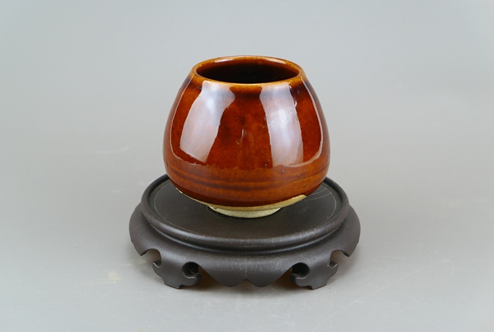 古玩陶瓷精品:清末民初定窯系紫金釉雞心罐(文房雅器)拍賣,當前價格66元