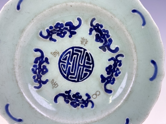 古玩陶瓷清中期·豆青釉五福捧壽盤拍賣，當前價格0元