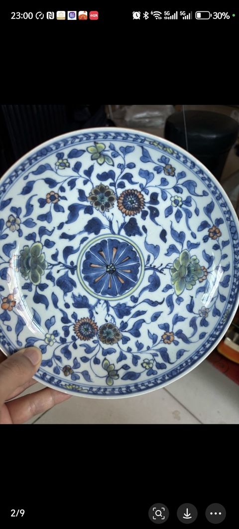 古玩陶瓷青花花卉紋盤，疑似后加斗彩真品鑒賞圖