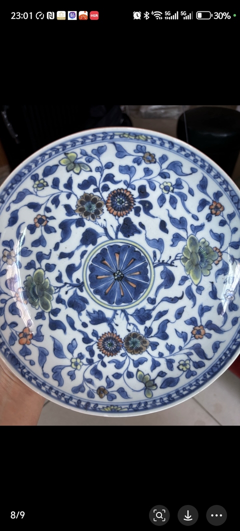 古玩陶瓷青花花卉紋盤，疑似后加斗彩真品鑒賞圖