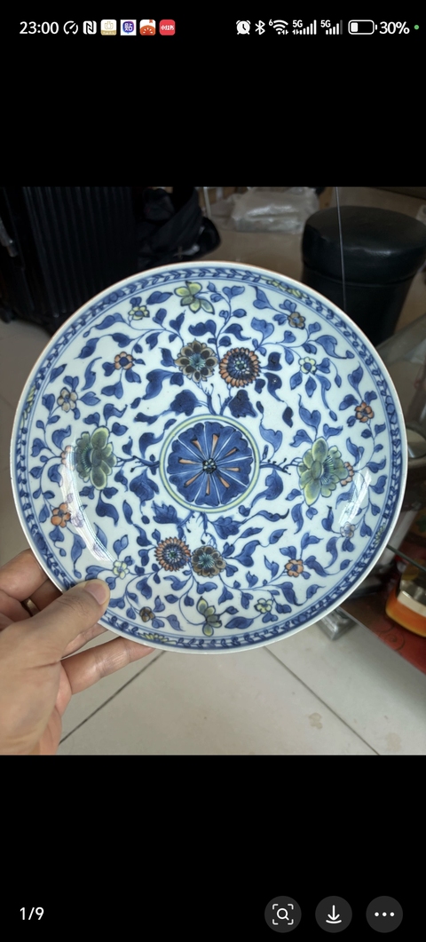古玩陶瓷青花花卉紋盤，疑似后加斗彩真品鑒賞圖