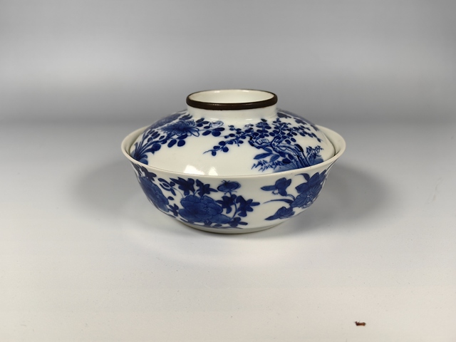古玩陶瓷清晚四季花卉紋青花蓋碗真品鑒賞圖