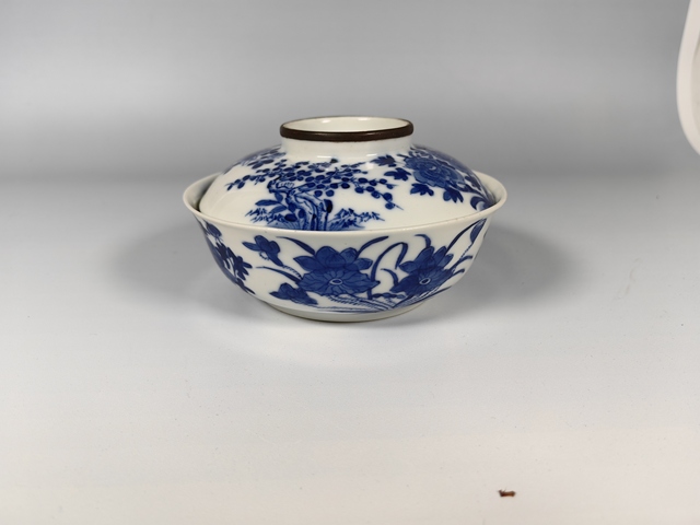 古玩陶瓷清晚四季花卉紋青花蓋碗真品鑒賞圖