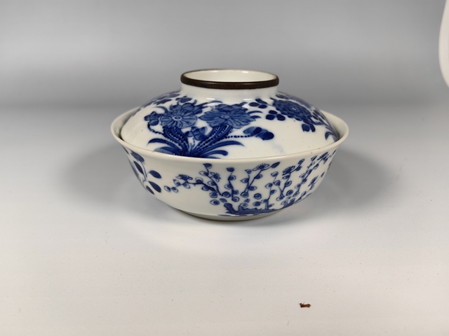 古玩陶瓷清晚四季花卉紋青花蓋碗真品鑒賞圖